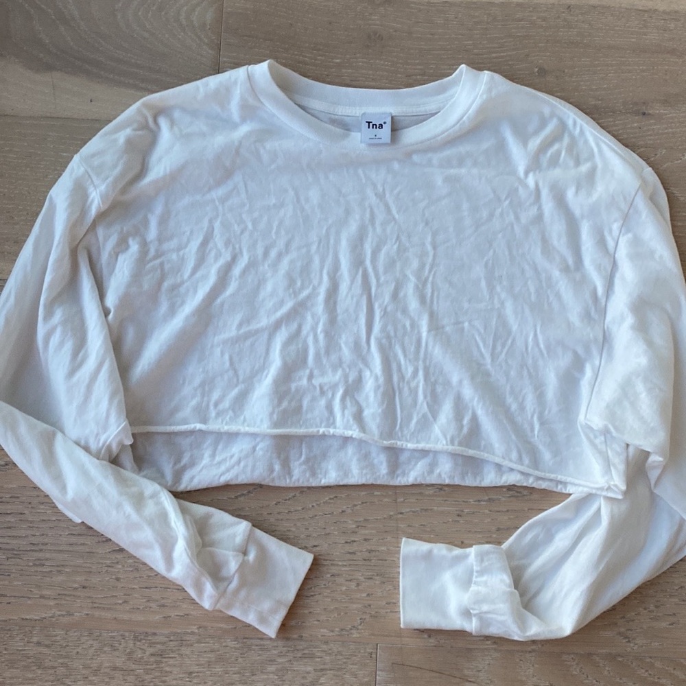 Aritzia TNA long sleeve crop